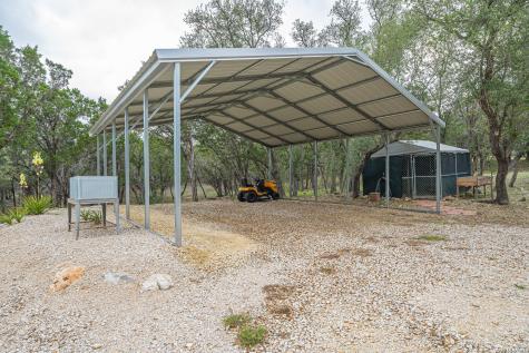 374 W County Road 2481 Hondo TX 78861