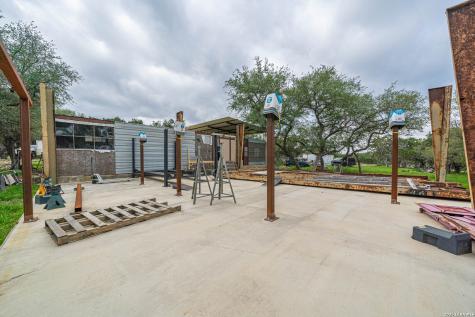 374 W County Road 2481 Hondo TX 78861