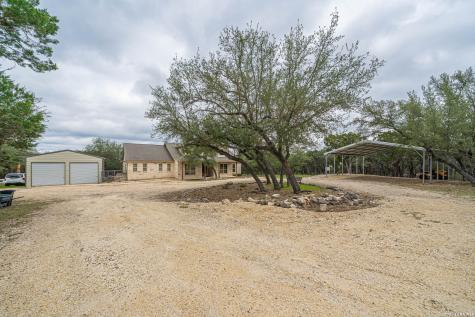374 W County Road 2481 Hondo TX 78861