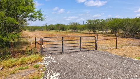 13538 Cr 133 Pawnee TX 78145