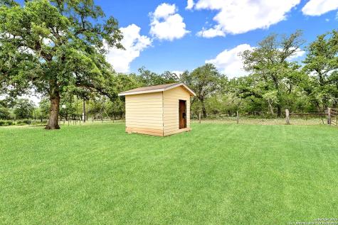 1494 County Road 433 Stockdale TX 78160