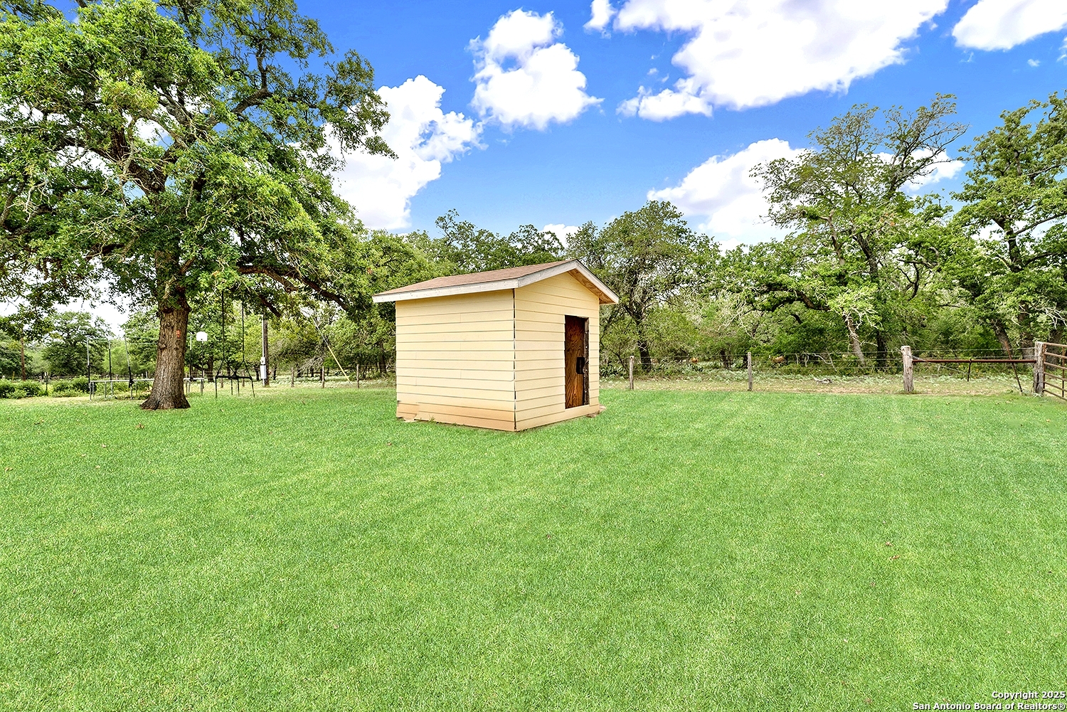 1494 County Road 433 Stockdale TX 78160