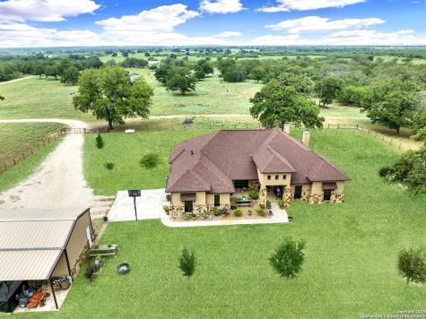 1494 County Road 433 Stockdale TX 78160