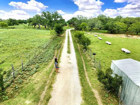 1494 County Road 433 Stockdale TX 78160