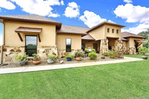 1494 County Road 433 Stockdale TX 78160