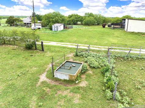 1494 County Road 433 Stockdale TX 78160