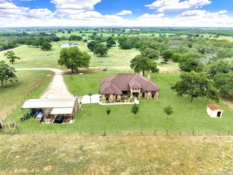 1494 County Road 433 Stockdale TX 78160