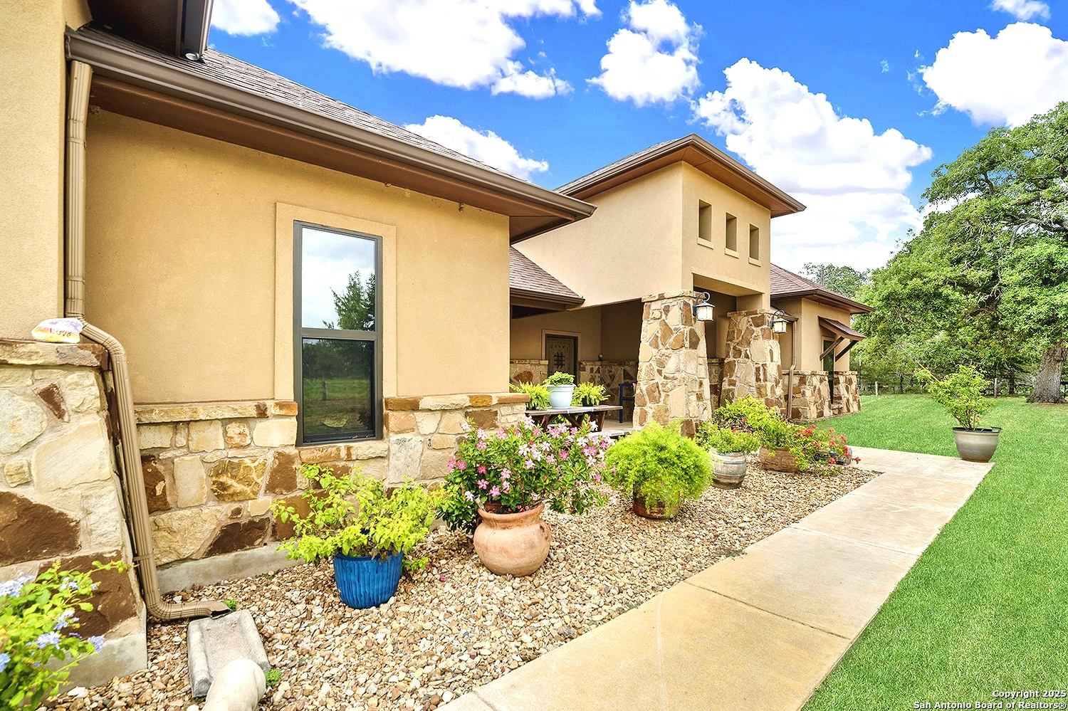 1494 County Road 433 Stockdale TX 78160
