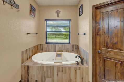1494 County Road 433 Stockdale TX 78160