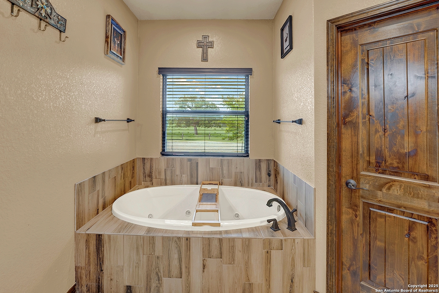 1494 County Road 433 Stockdale TX 78160