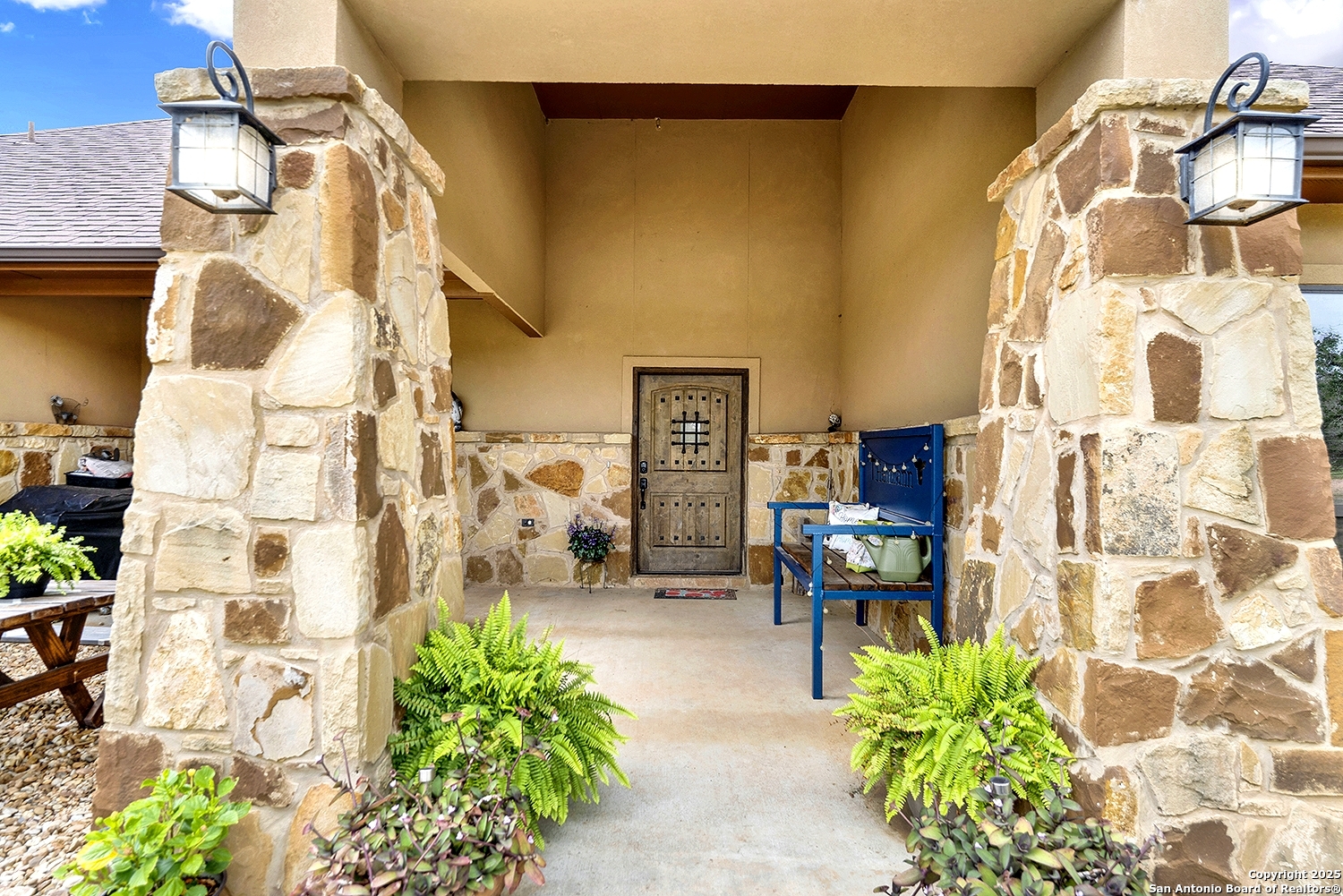 1494 County Road 433 Stockdale TX 78160