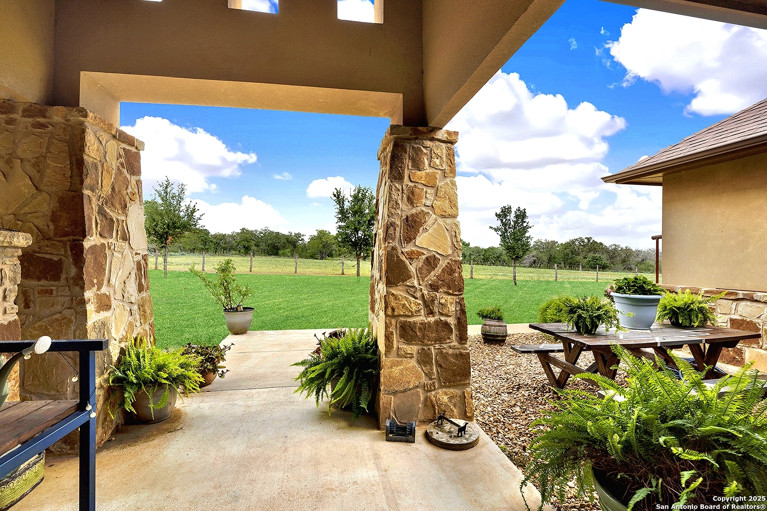 1494 County Road 433 Stockdale TX 78160
