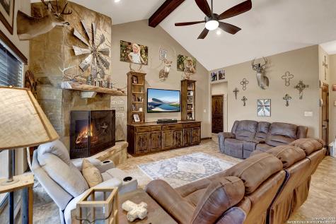 1494 County Road 433 Stockdale TX 78160