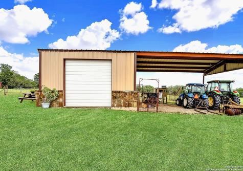 1494 County Road 433 Stockdale TX 78160