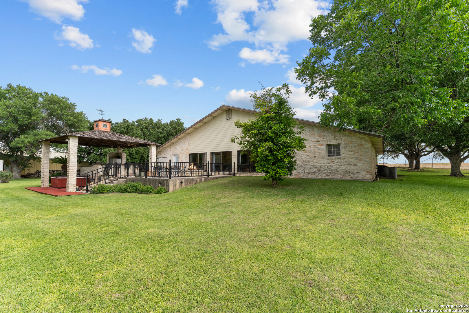 3590 County Road 4713 Lacoste TX 78039