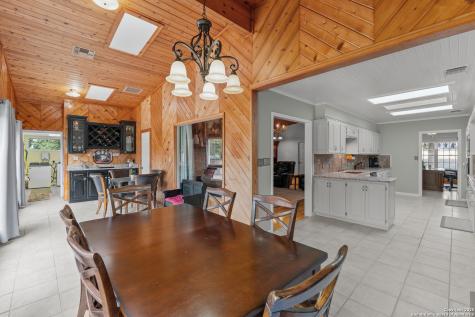 3590 County Road 4713 Lacoste TX 78039