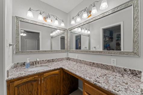 3590 County Road 4713 Lacoste TX 78039