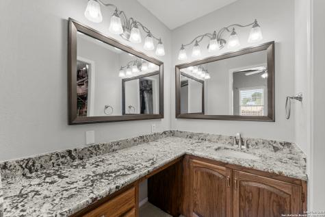 3590 County Road 4713 Lacoste TX 78039