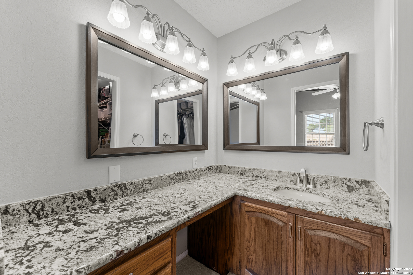 3590 County Road 4713 Lacoste TX 78039
