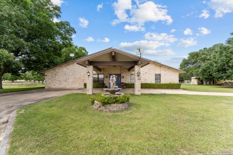 3590 County Road 4713 Lacoste TX 78039