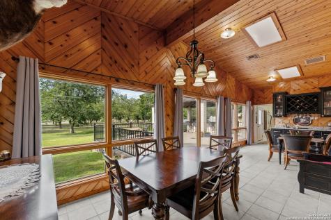 3590 County Road 4713 Lacoste TX 78039