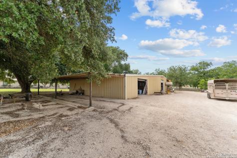 3590 County Road 4713 Lacoste TX 78039
