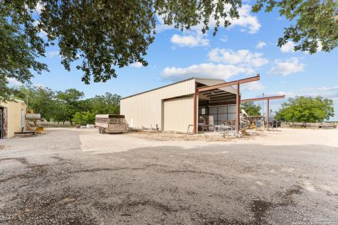 3590 County Road 4713 Lacoste TX 78039