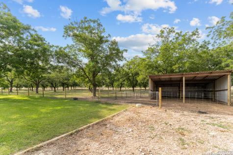 3590 County Road 4713 Lacoste TX 78039