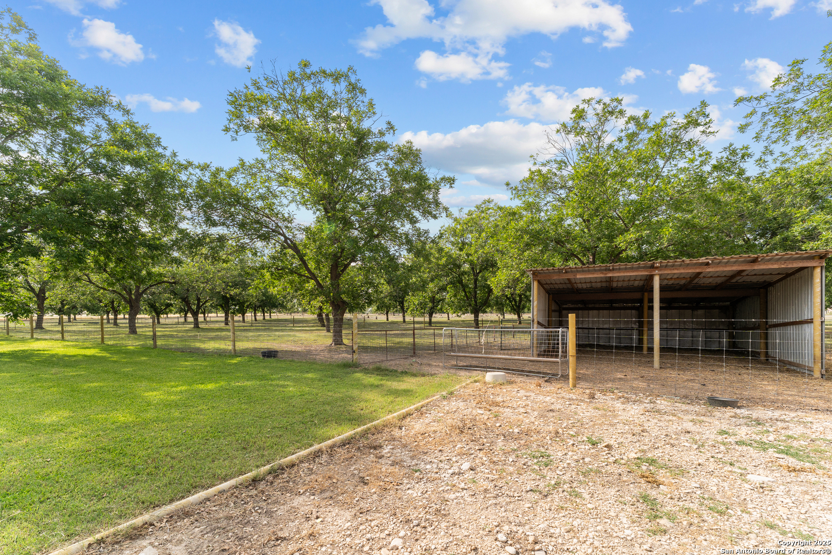 3590 County Road 4713 Lacoste TX 78039