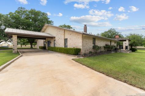 3590 County Road 4713 Lacoste TX 78039