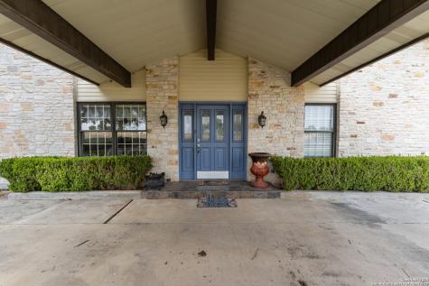3590 County Road 4713 Lacoste TX 78039