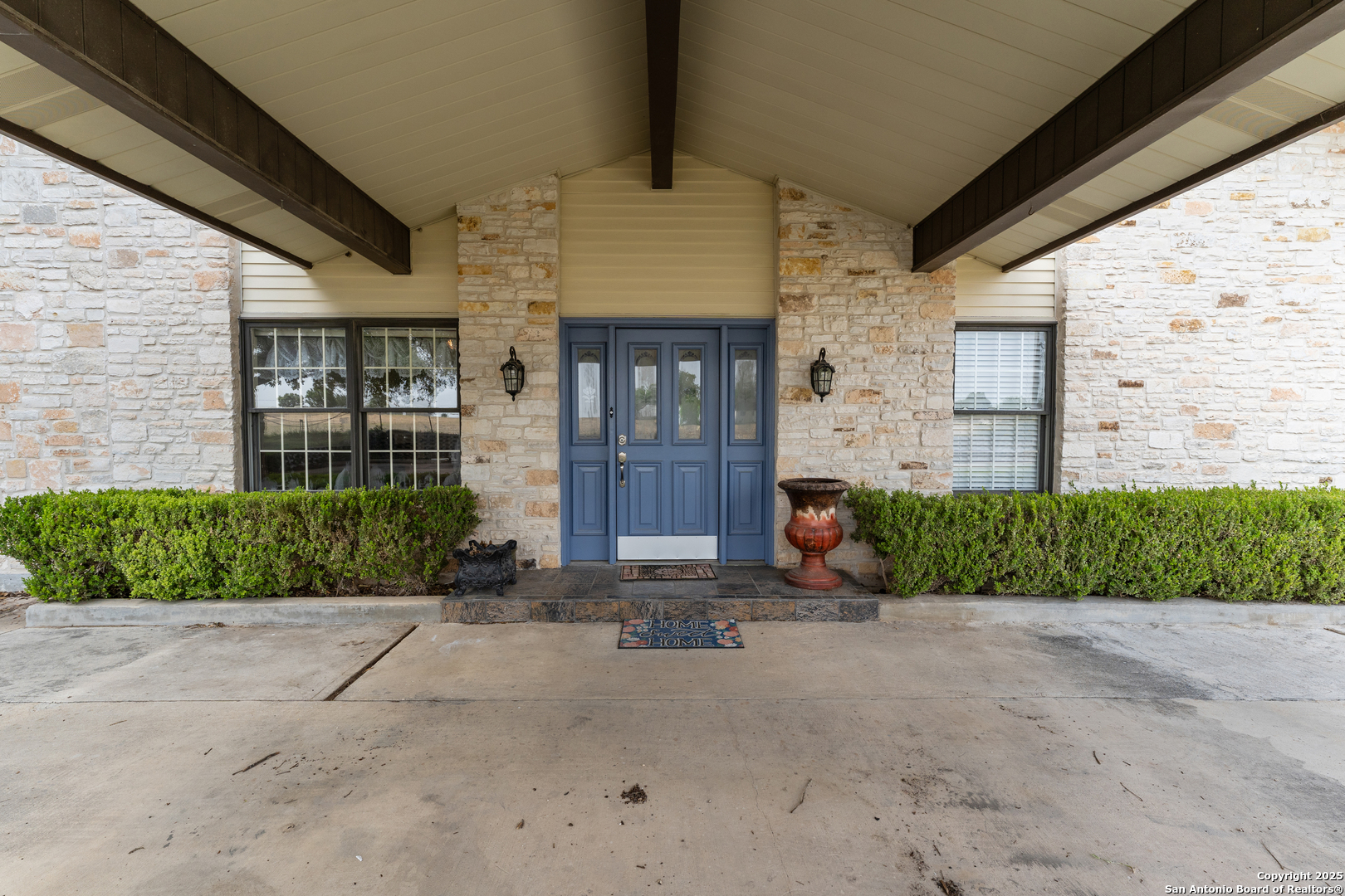 3590 County Road 4713 Lacoste TX 78039