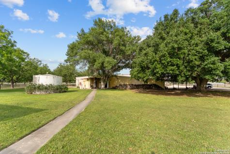 3590 County Road 4713 Lacoste TX 78039