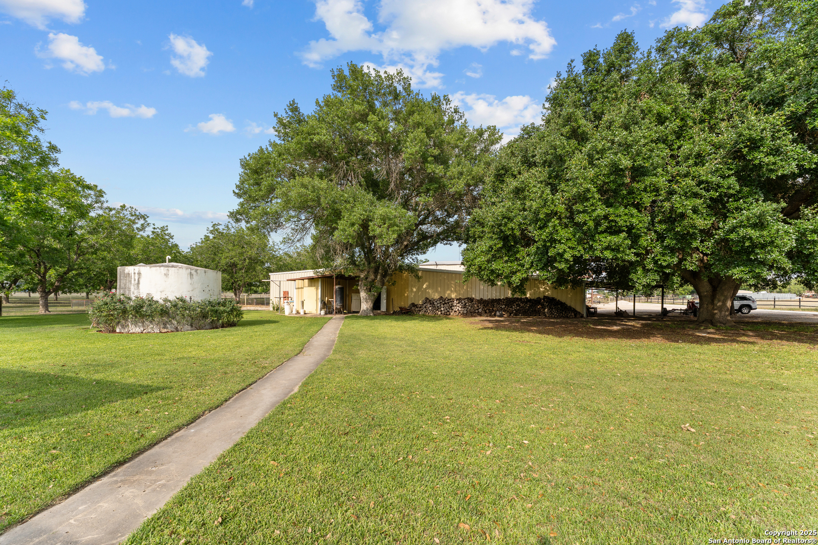 3590 County Road 4713 Lacoste TX 78039