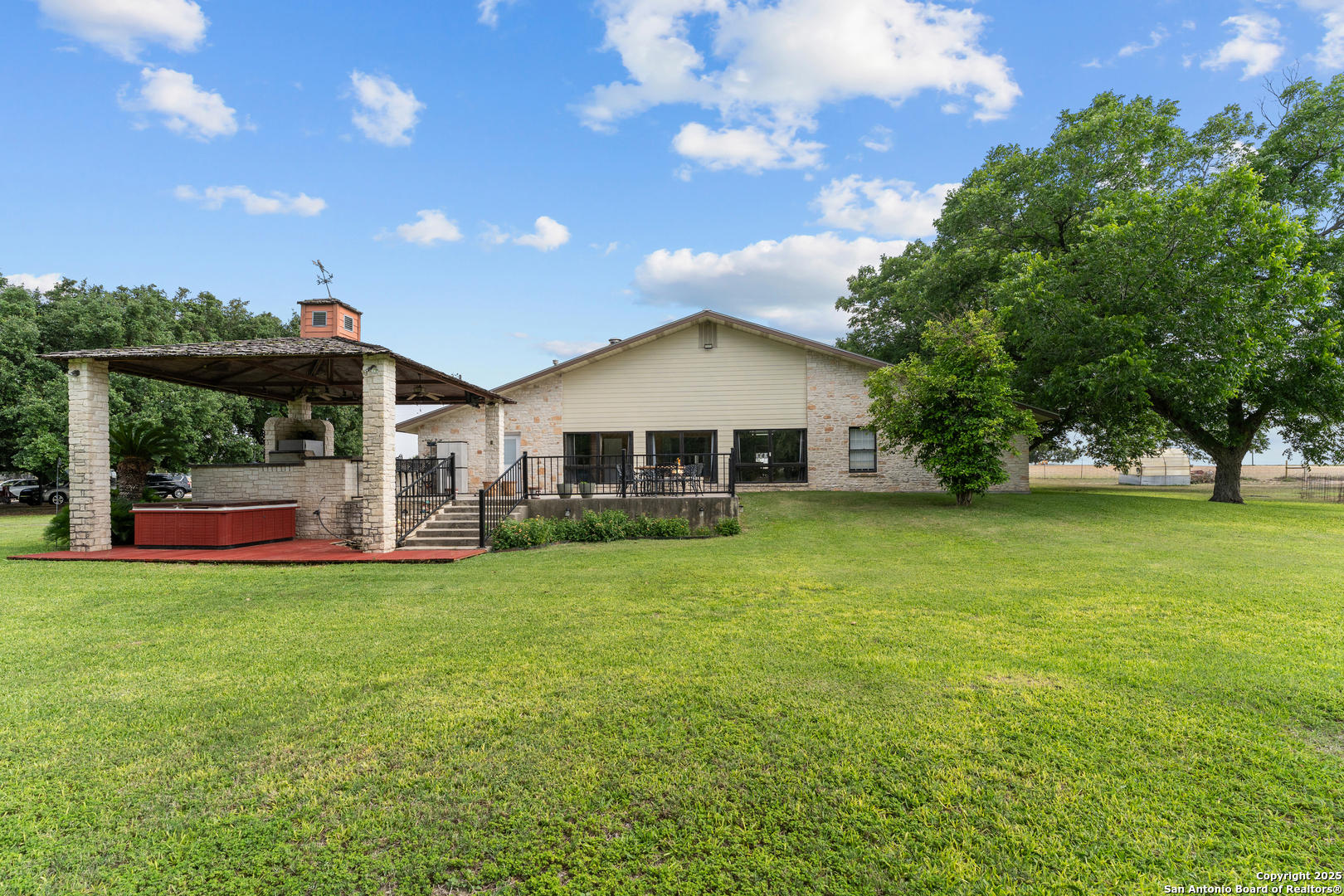 3590 County Road 4713 Lacoste TX 78039