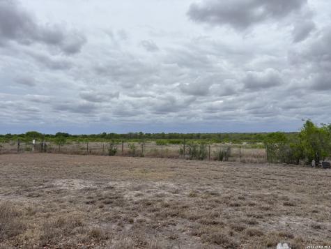 1460 County Road 193 Karnes City TX 78118