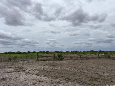1460 County Road 193 Karnes City TX 78118