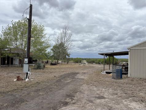 1460 County Road 193 Karnes City TX 78118