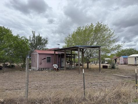 1460 County Road 193 Karnes City TX 78118