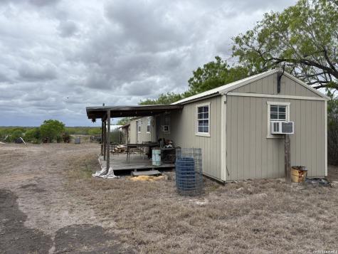 1460 County Road 193 Karnes City TX 78118