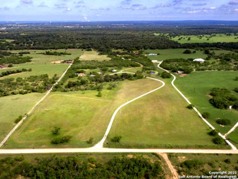 2163 County Road 302 Floresville TX 78114
