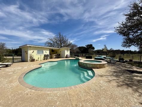 3320 Privilege Creek Pipe Creek TX 78063