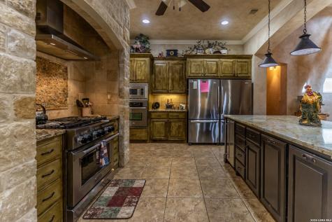6110 State Highway 173 N Hondo TX 78861