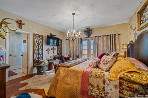 809 County Road 213 Mccoy TX 78113