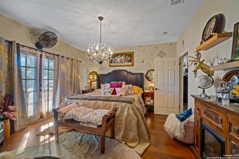 809 County Road 213 Mccoy TX 78113