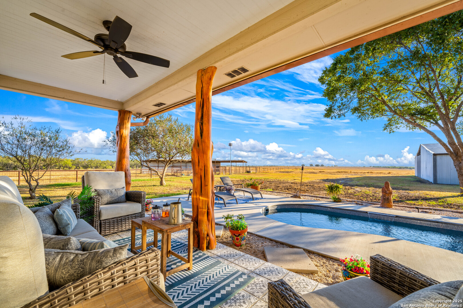 809 County Road 213 Mccoy TX 78113