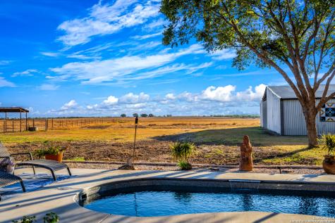 809 County Road 213 Mccoy TX 78113