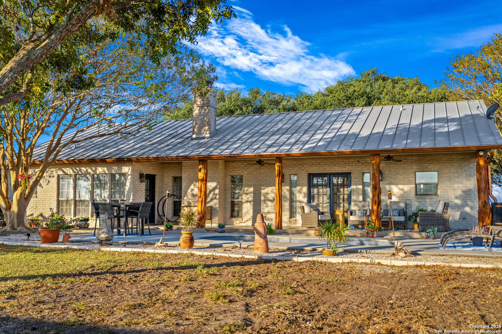 809 County Road 213 Mccoy TX 78113