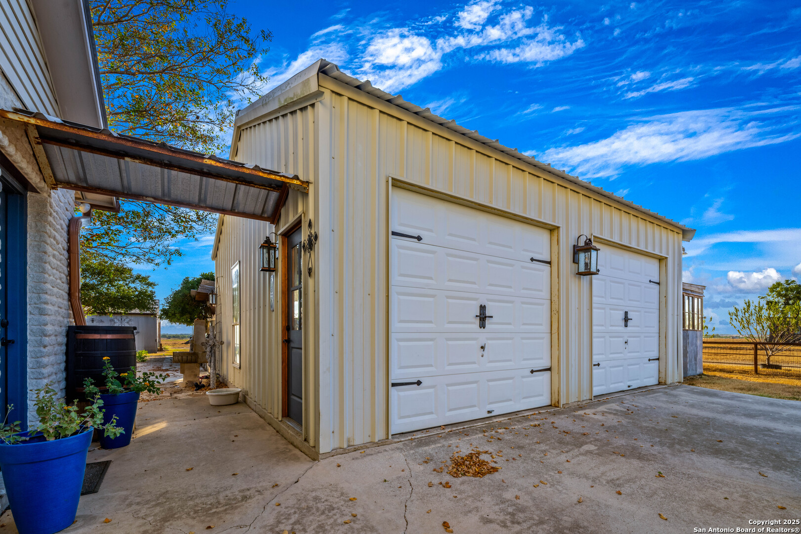 809 County Road 213 Mccoy TX 78113