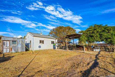 809 County Road 213 Mccoy TX 78113